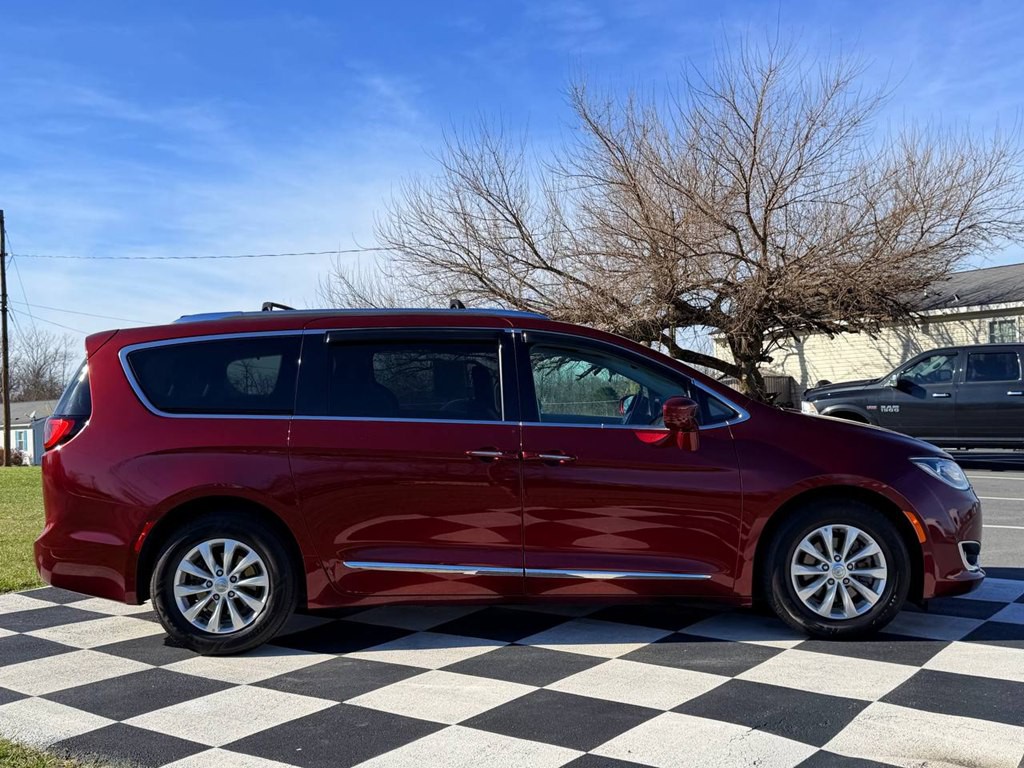 2019 Chrysler Pacifica Image 8