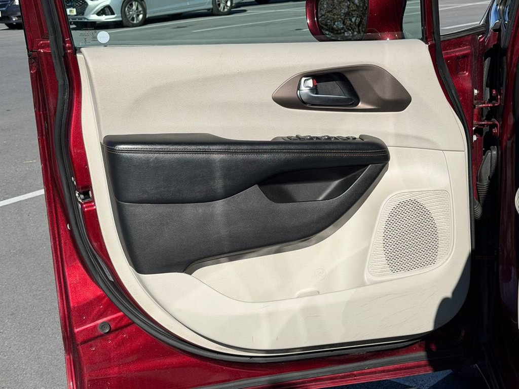 2019 Chrysler Pacifica Image 14