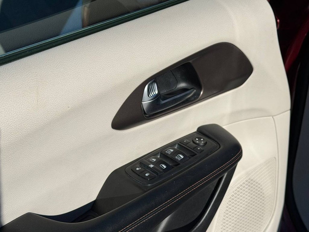 2019 Chrysler Pacifica Image 15