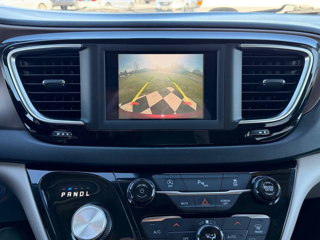 2019 Chrysler Pacifica Image 24