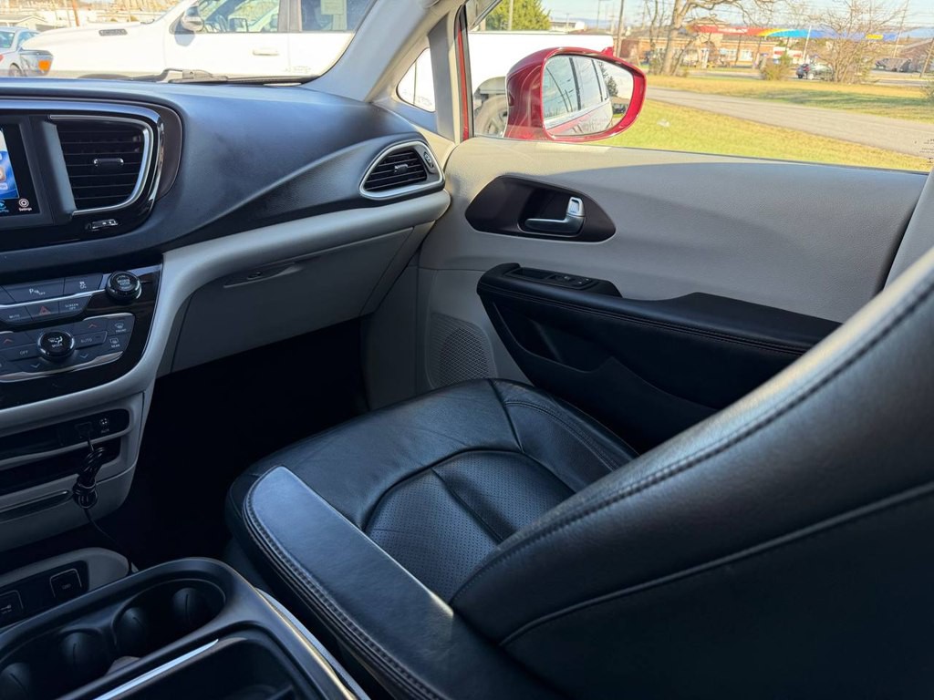 2019 Chrysler Pacifica Image 32