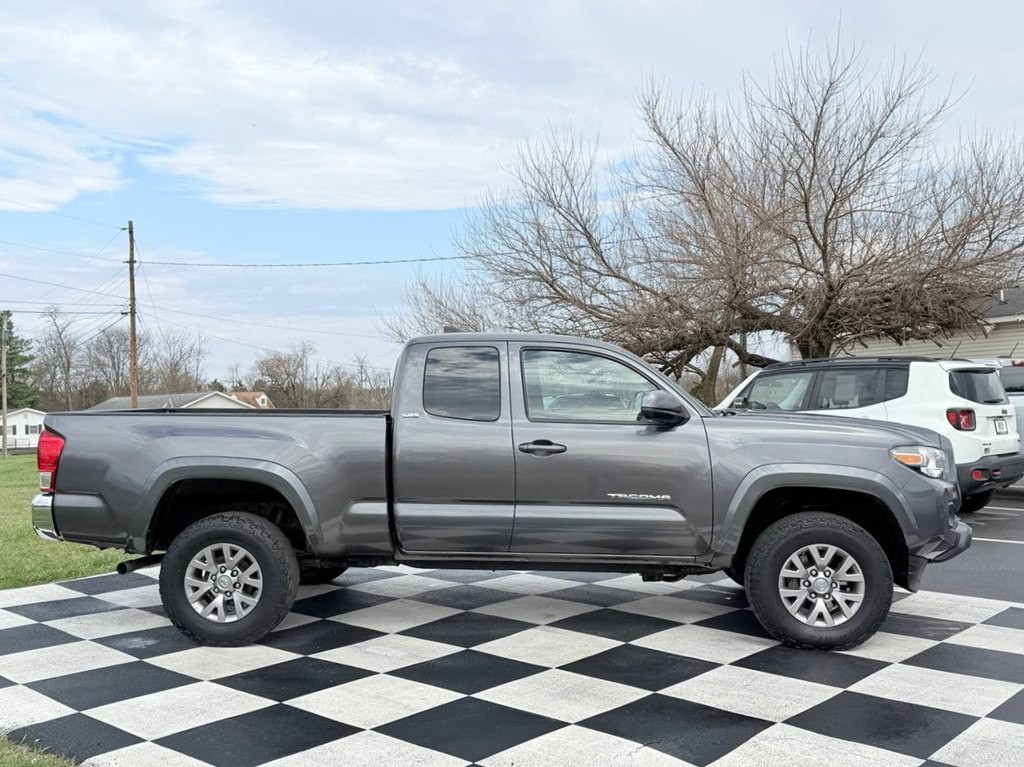 2016 Toyota Tacoma Image 8