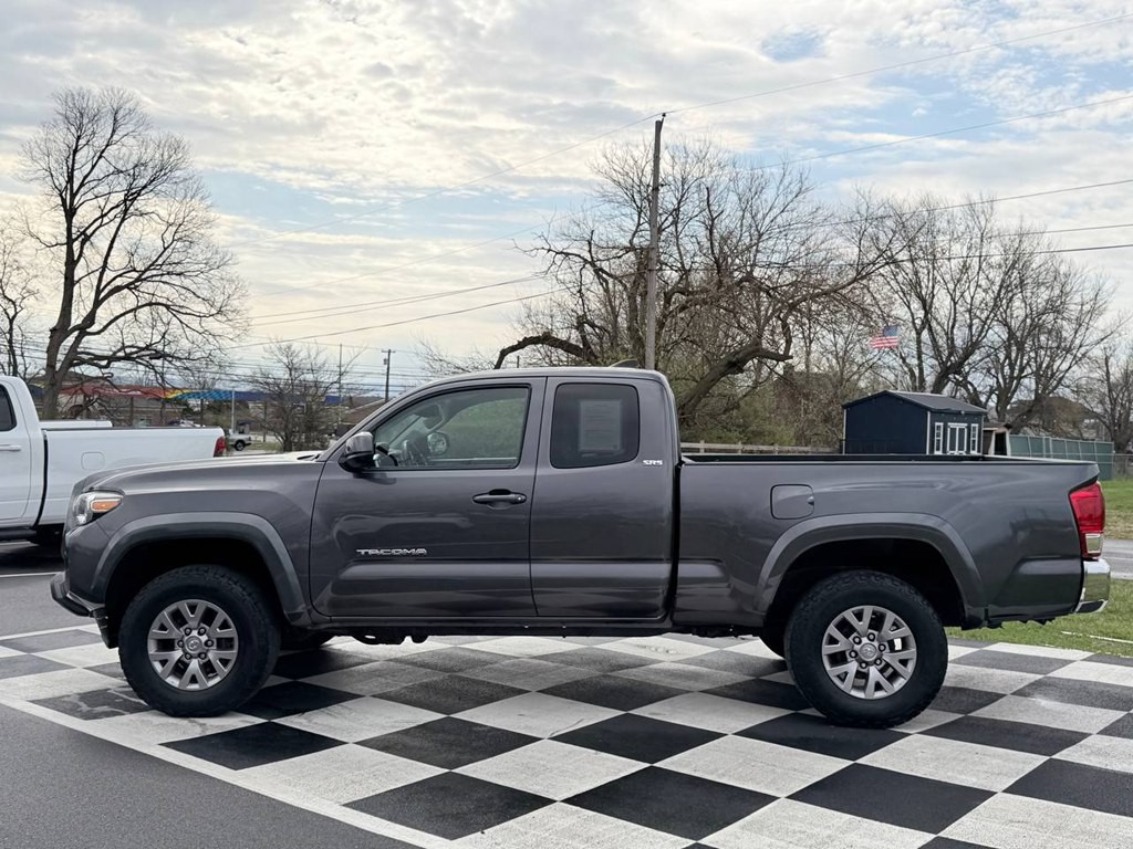 2016 Toyota Tacoma Image 9