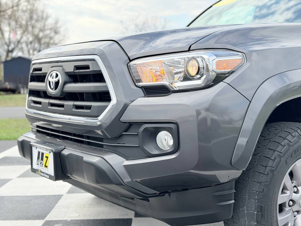 2016 Toyota Tacoma Image 10