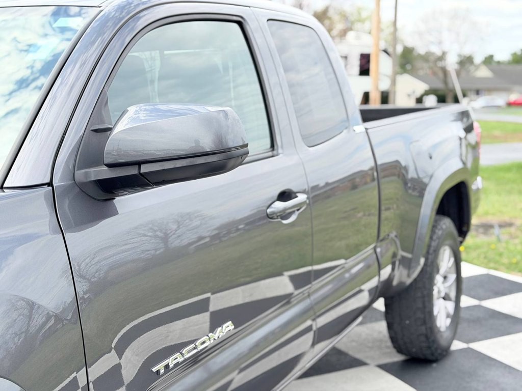 2016 Toyota Tacoma Image 12