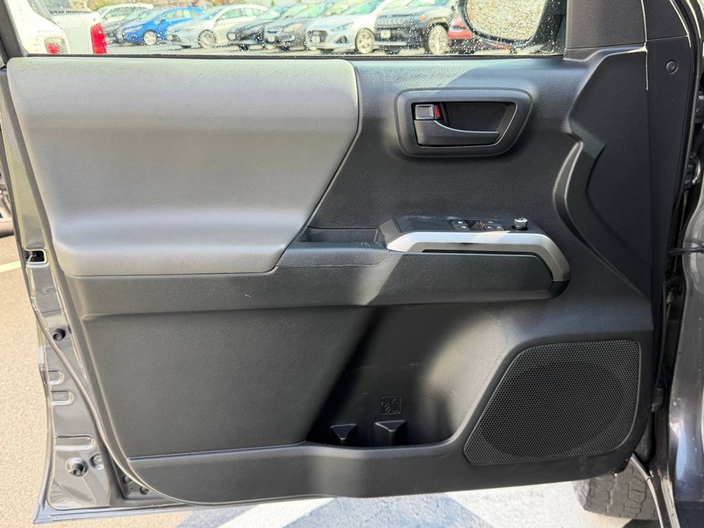 2016 Toyota Tacoma Image 14