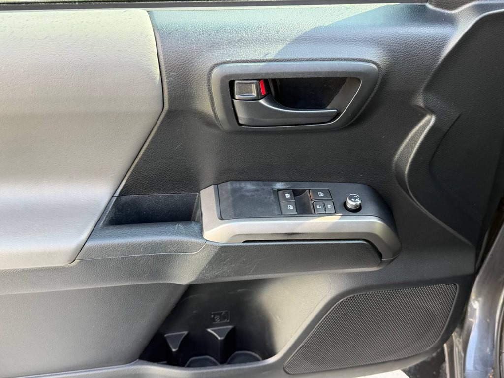 2016 Toyota Tacoma Image 15