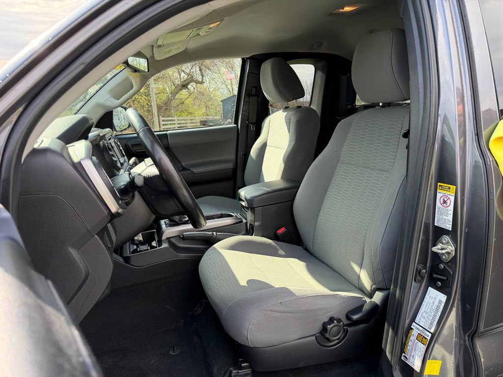 2016 Toyota Tacoma Image 16