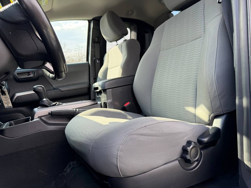 2016 Toyota Tacoma Image 17