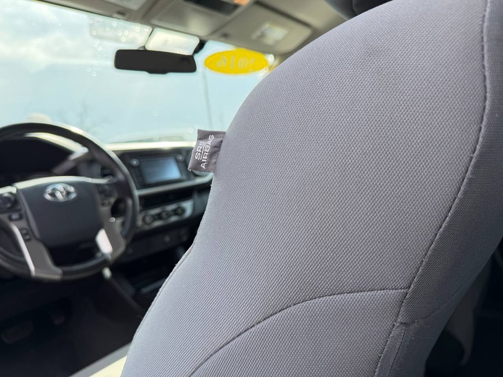 2016 Toyota Tacoma Image 18