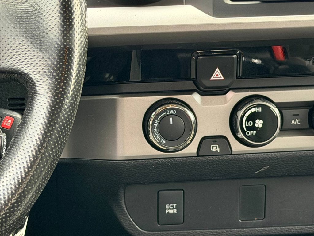 2016 Toyota Tacoma Image 29