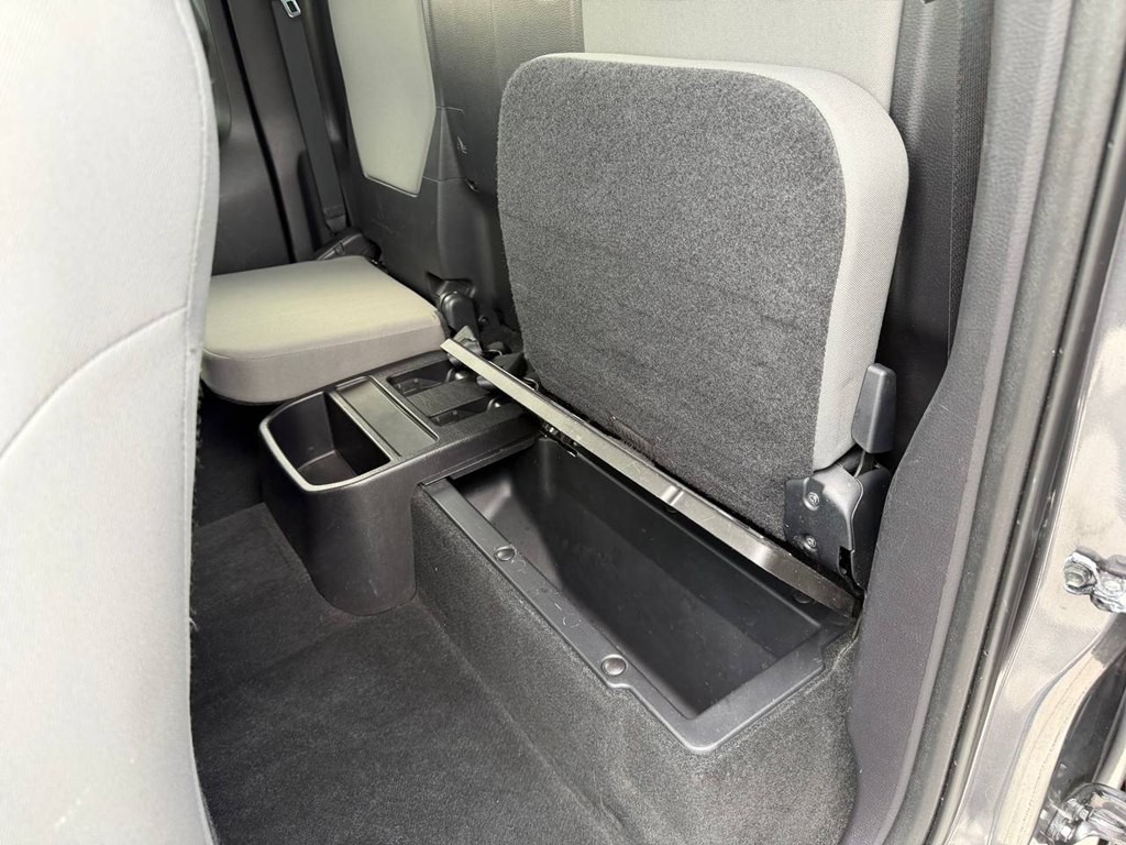 2016 Toyota Tacoma Image 37