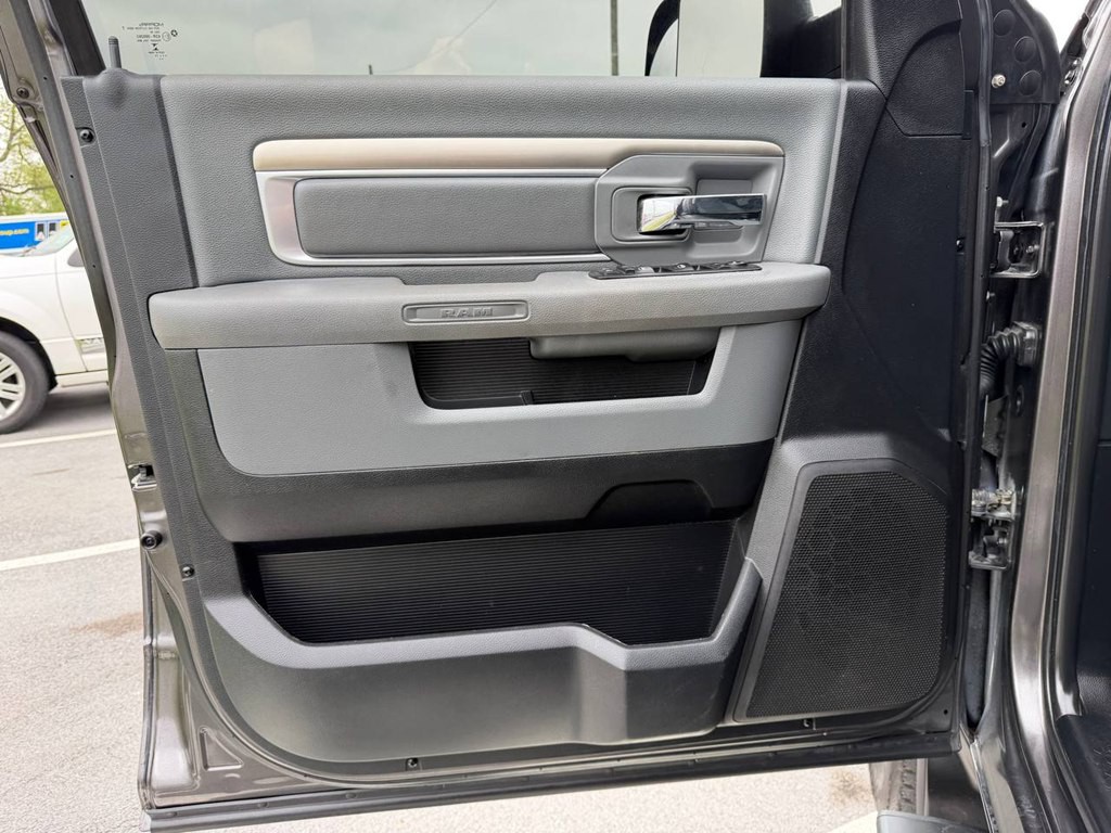 2015 RAM 2500 Image 17
