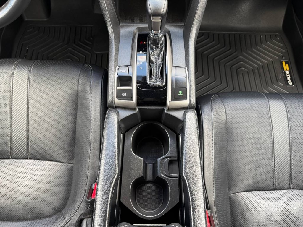 2017 Honda Civic Image 32