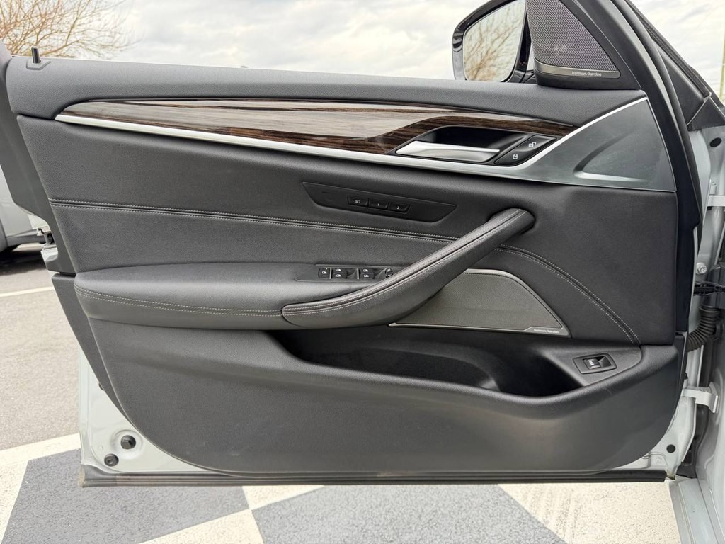 2021 BMW 5 Series Image 16