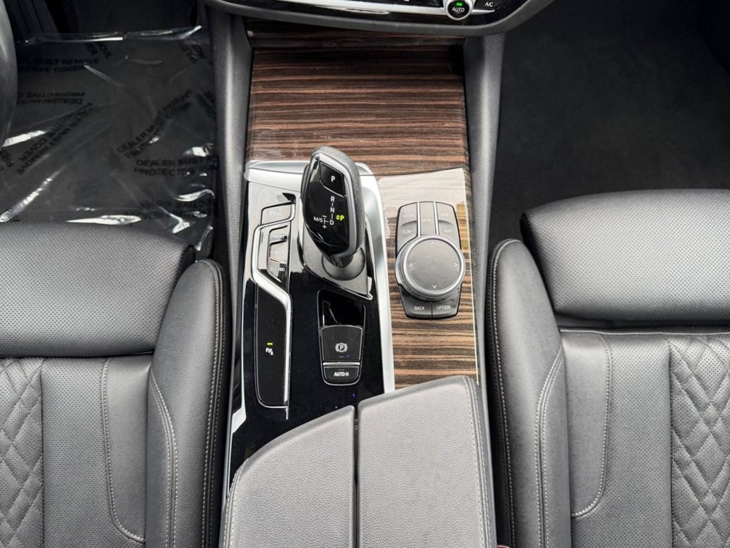 2021 BMW 5 Series Image 34
