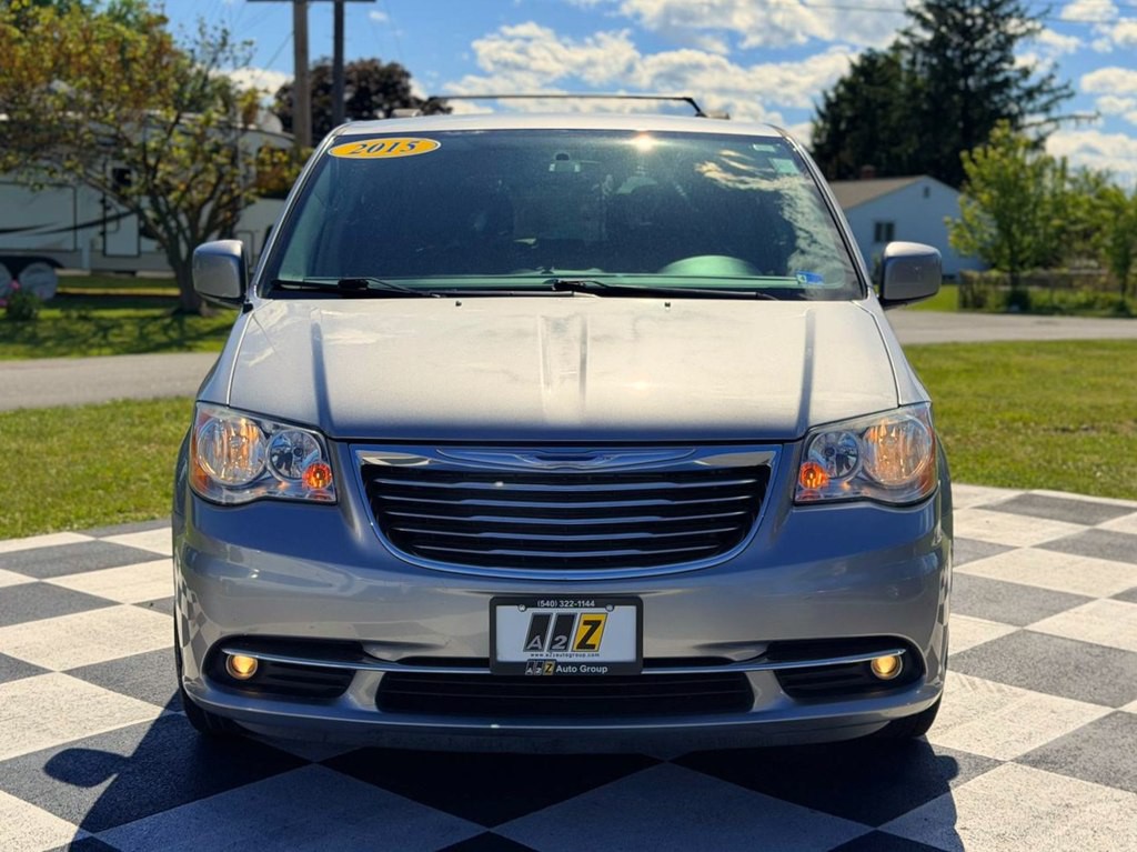 2015 Chrysler Town & Country Image 3