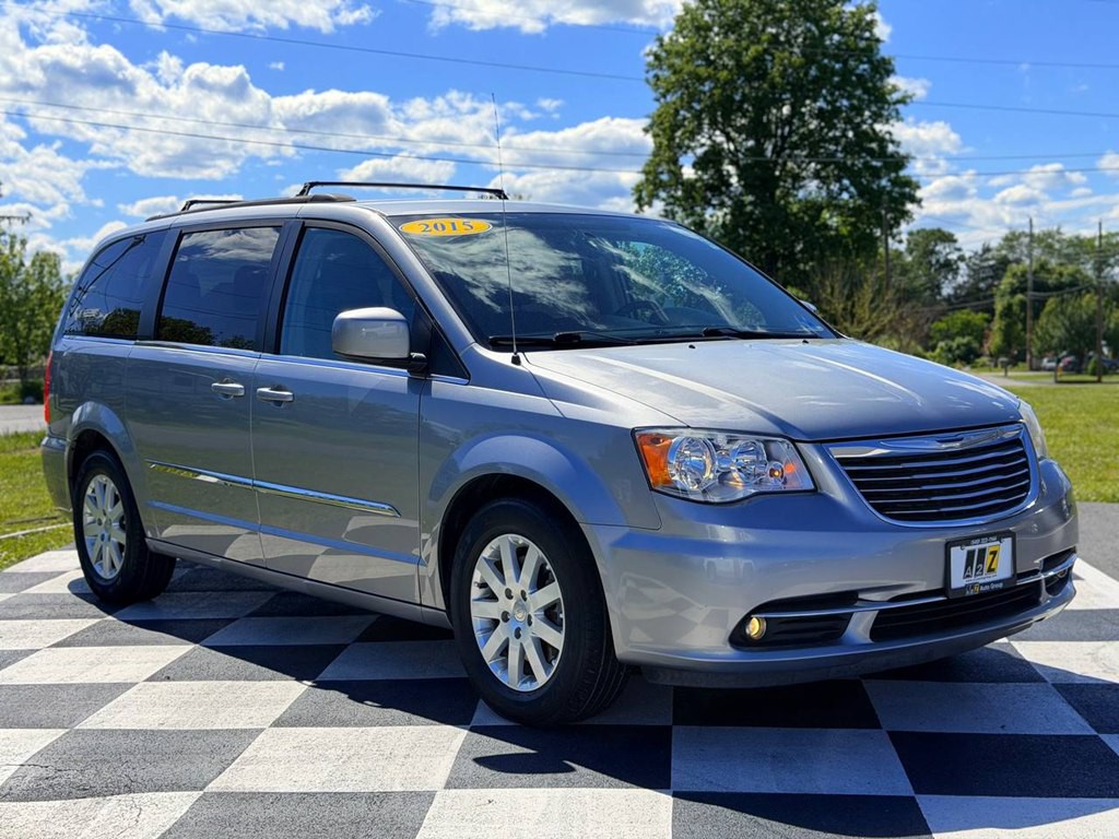 2015 Chrysler Town & Country Image 4