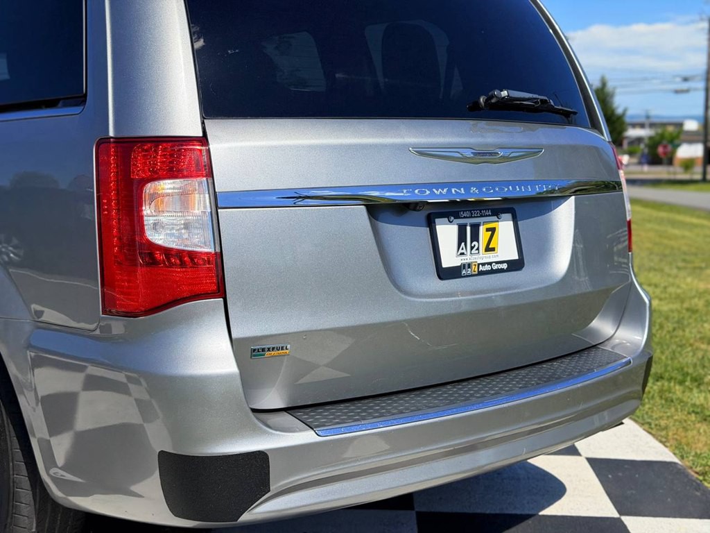 2015 Chrysler Town & Country Image 14