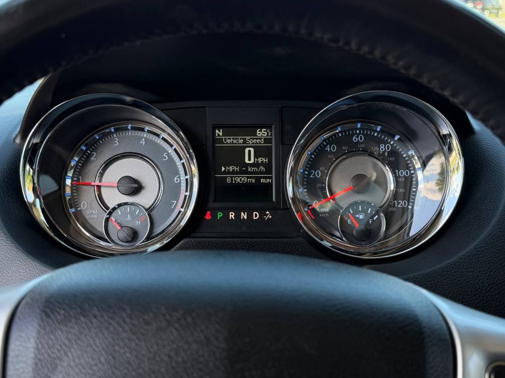 2015 Chrysler Town & Country Image 24