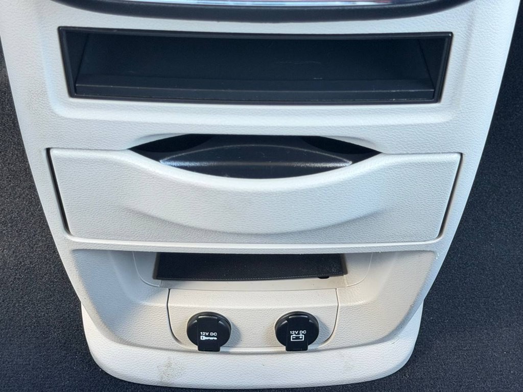 2015 Chrysler Town & Country Image 27
