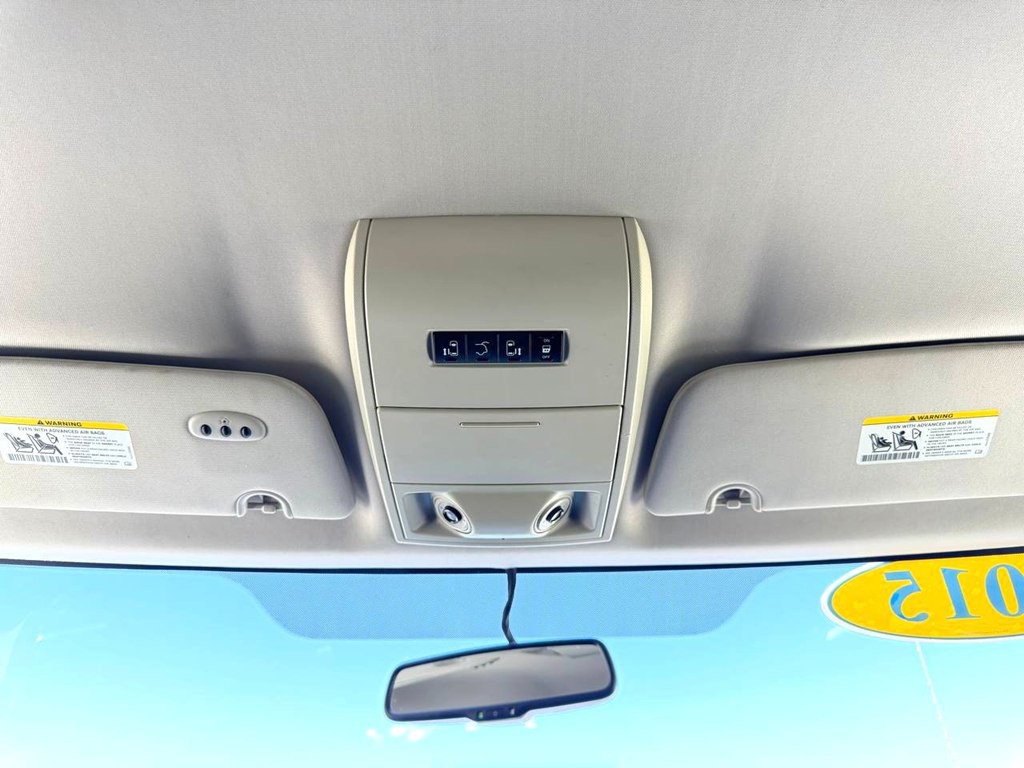2015 Chrysler Town & Country Image 32