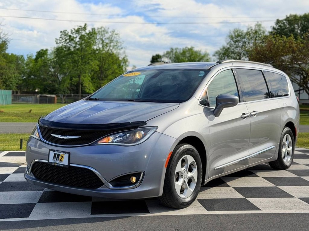 2017 Chrysler Pacifica Image 2