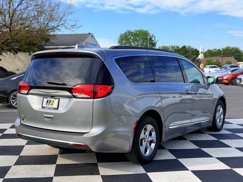 2017 Chrysler Pacifica Image 5