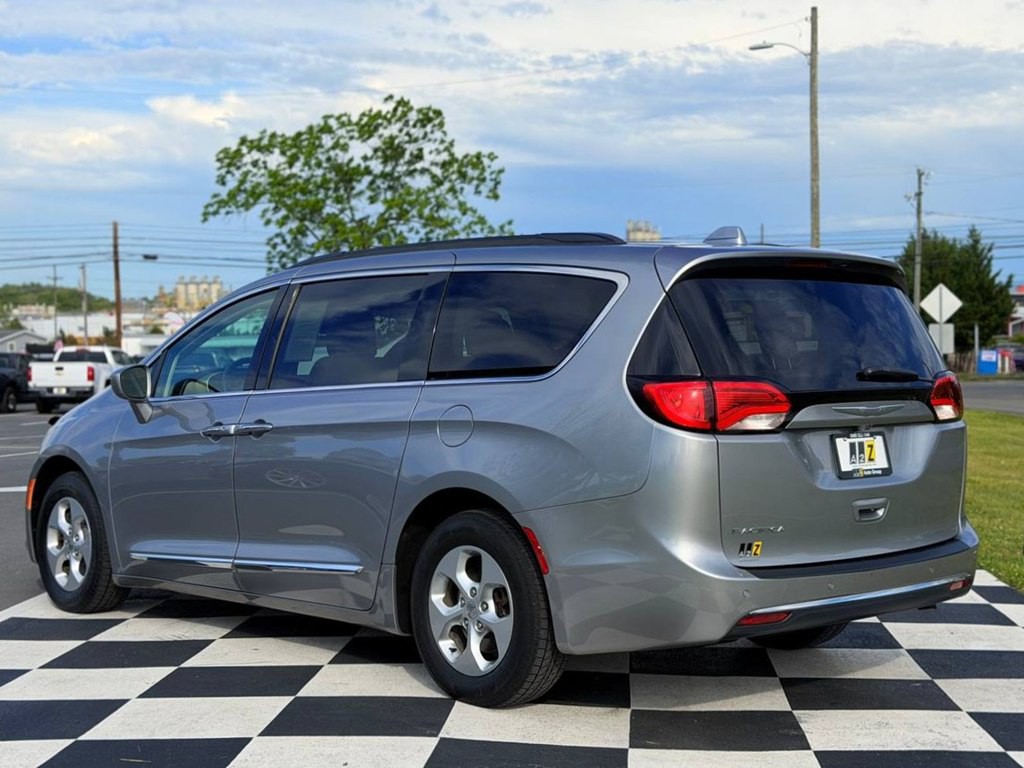 2017 Chrysler Pacifica Image 7