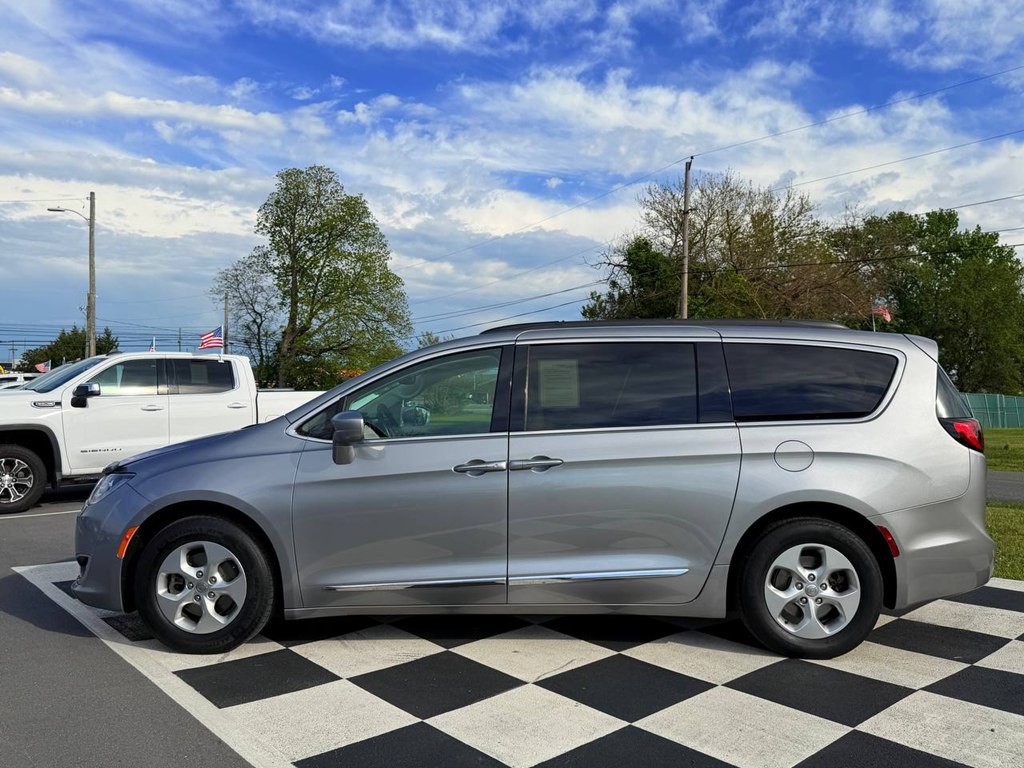 2017 Chrysler Pacifica Image 9