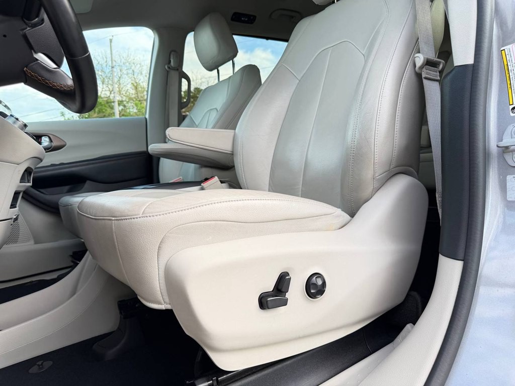 2017 Chrysler Pacifica Image 19