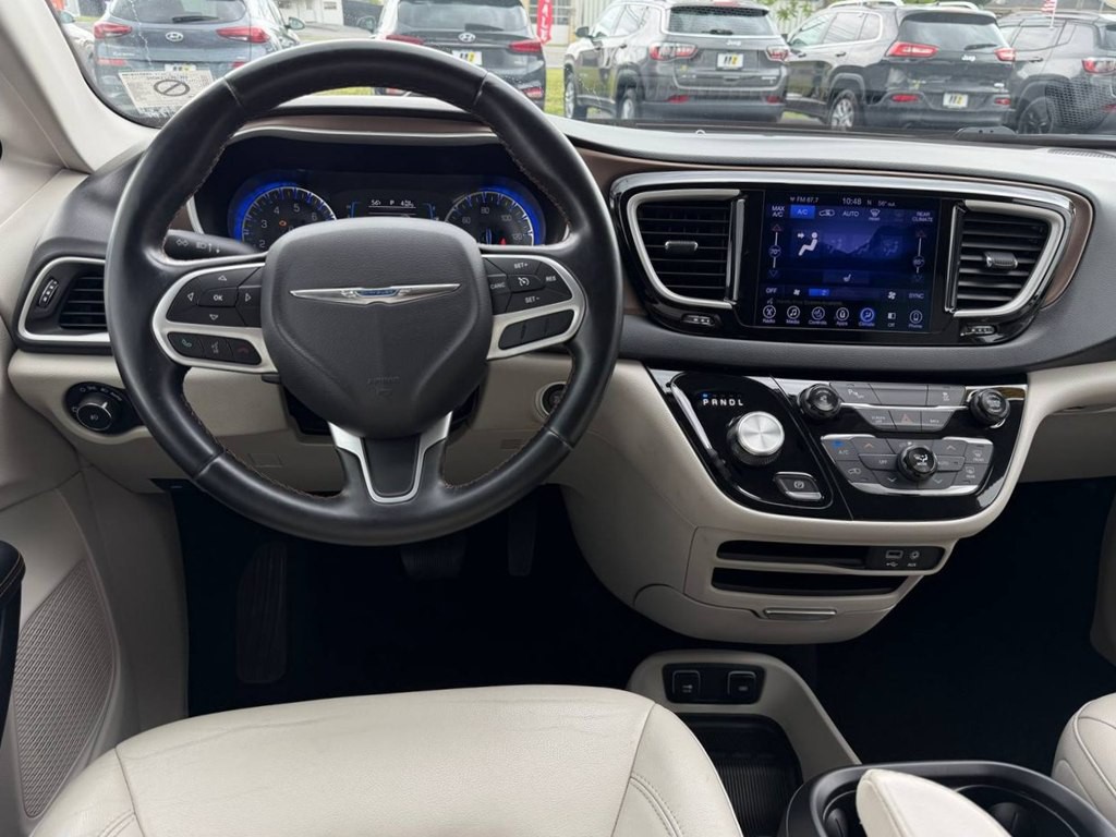 2017 Chrysler Pacifica Image 21