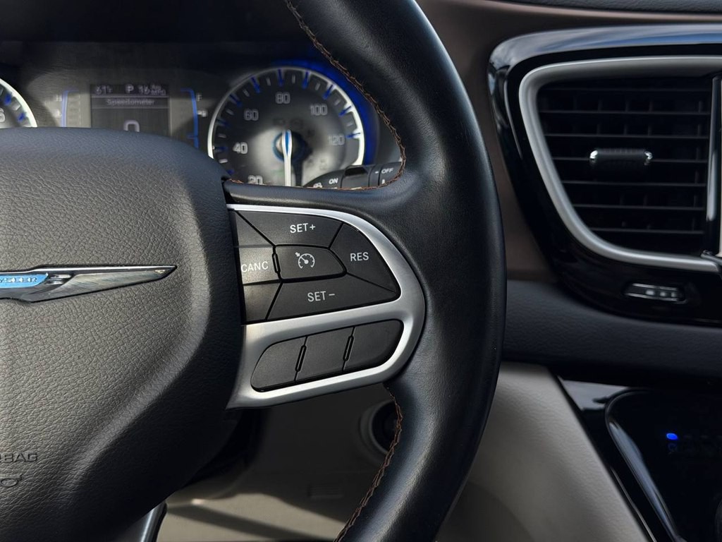 2017 Chrysler Pacifica Image 24