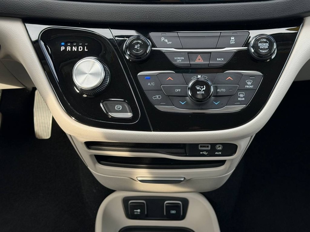 2017 Chrysler Pacifica Image 31