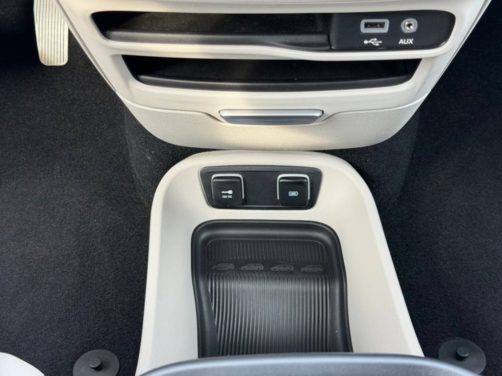 2017 Chrysler Pacifica Image 32