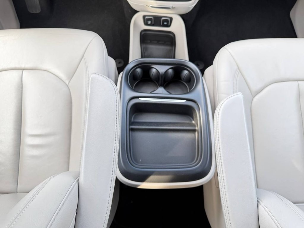 2017 Chrysler Pacifica Image 33