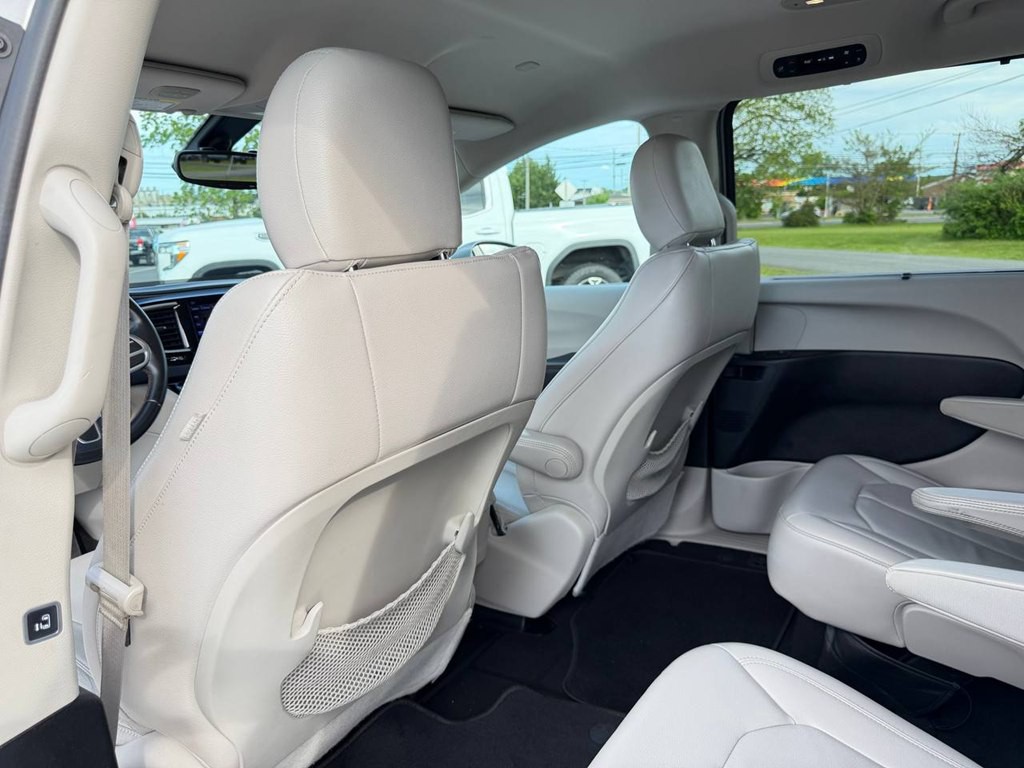 2017 Chrysler Pacifica Image 39