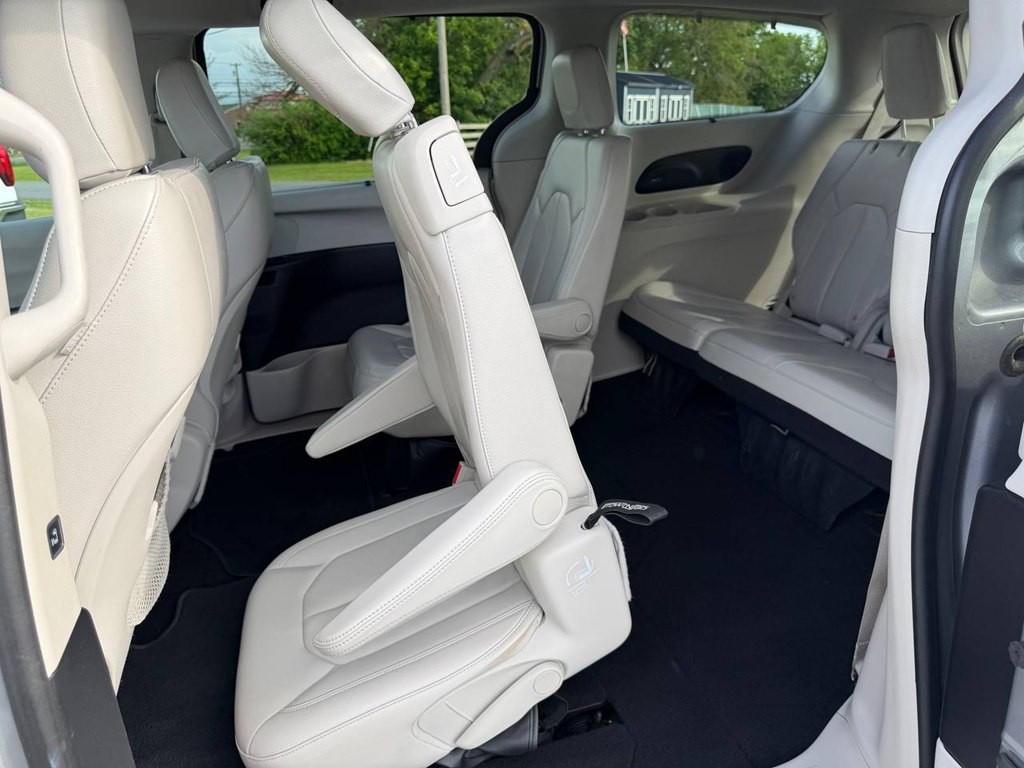 2017 Chrysler Pacifica Image 40