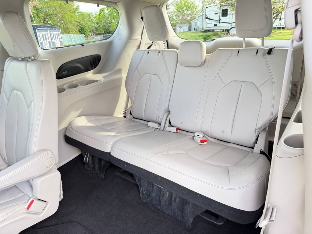2017 Chrysler Pacifica Image 41