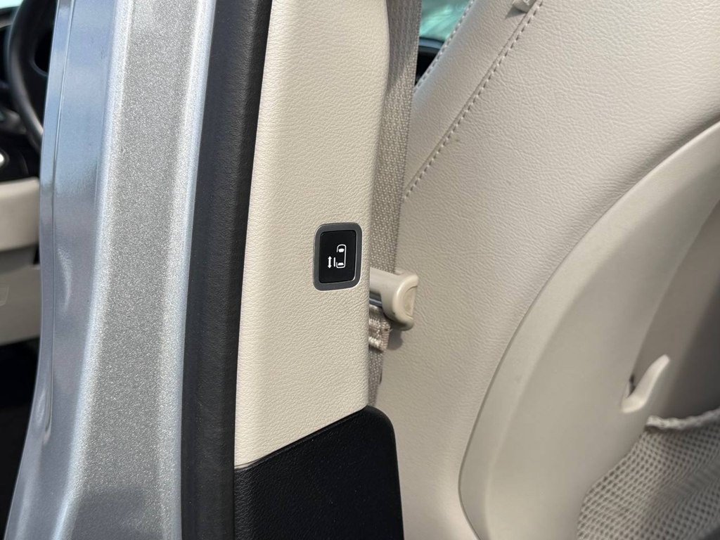 2017 Chrysler Pacifica Image 42