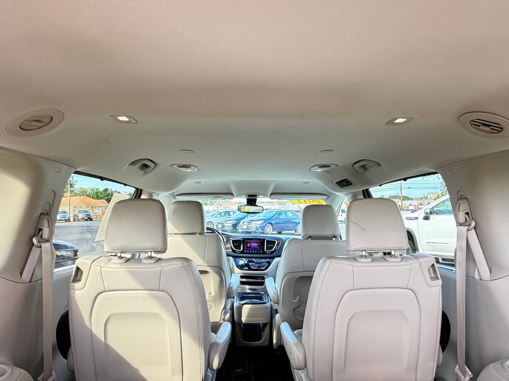 2017 Chrysler Pacifica Image 45
