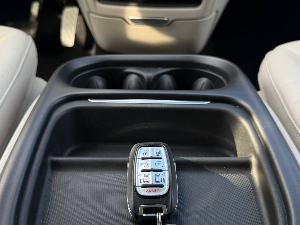 2017 Chrysler Pacifica Image 48