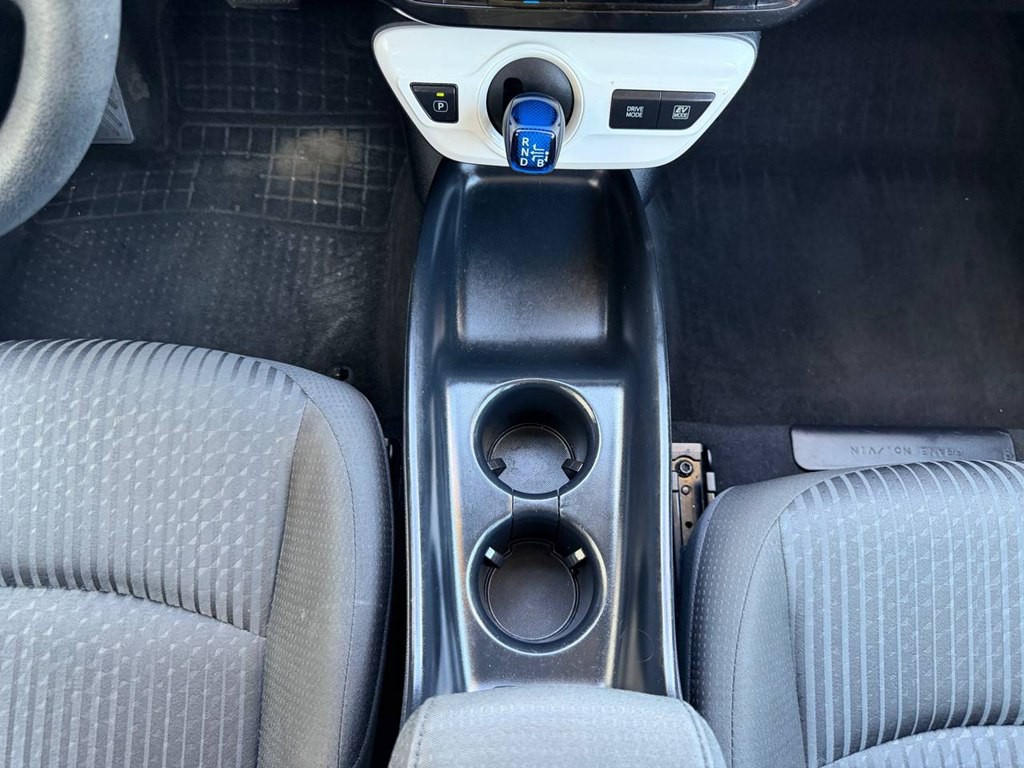 2016 Toyota Prius Image 27