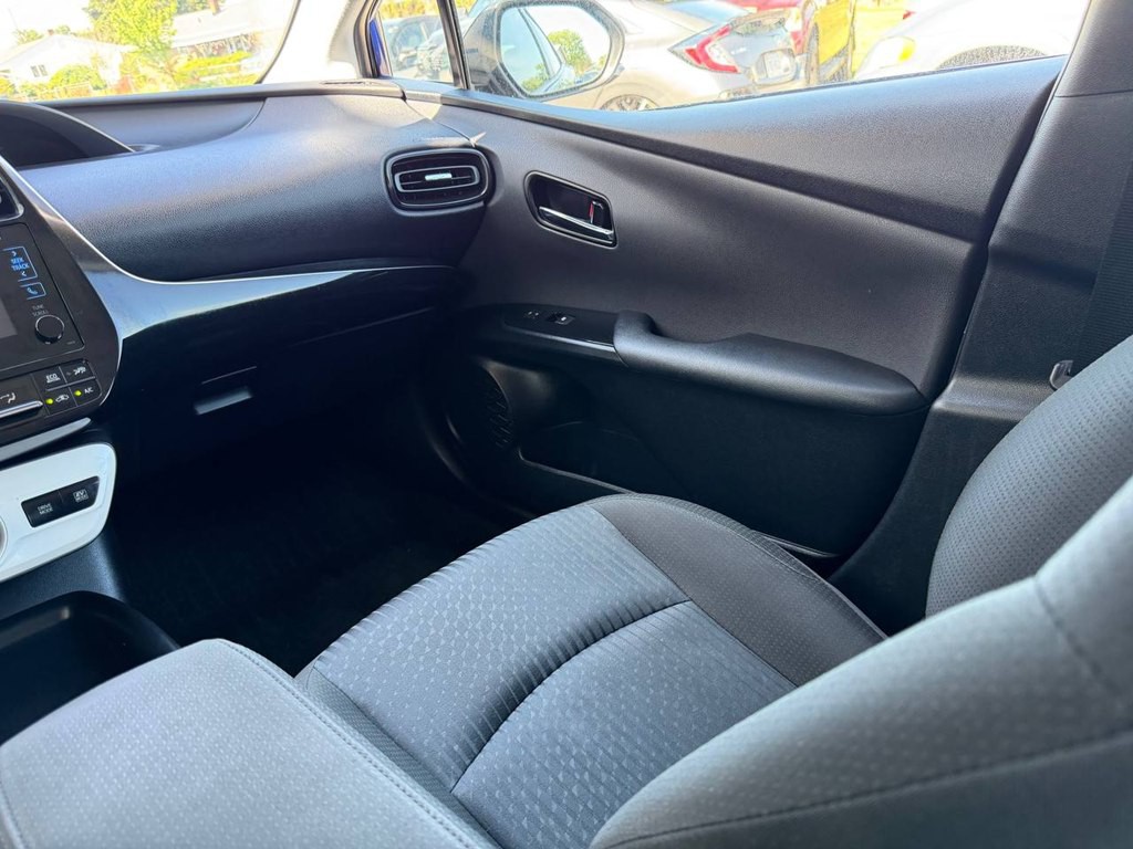 2016 Toyota Prius Image 30