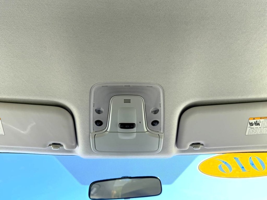 2016 Toyota Prius Image 32