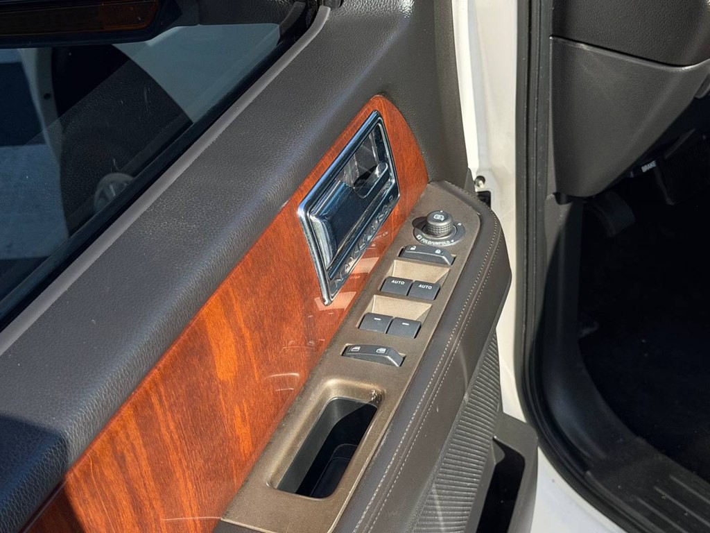 2014 Lincoln Navigator Image 17