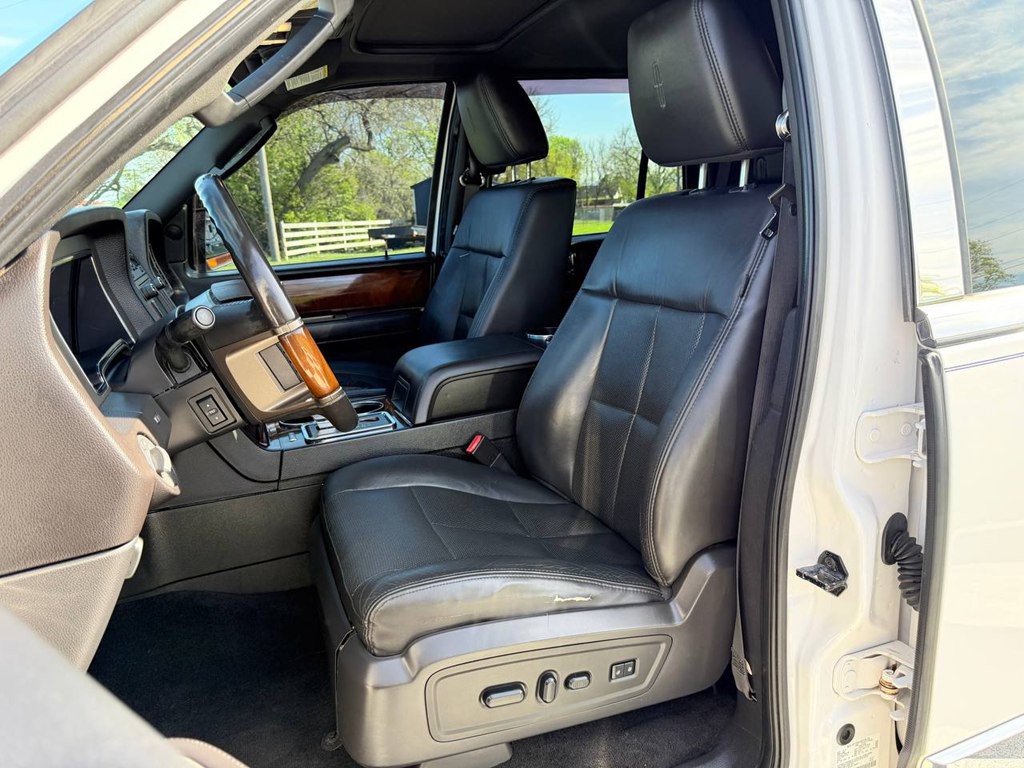 2014 Lincoln Navigator Image 18