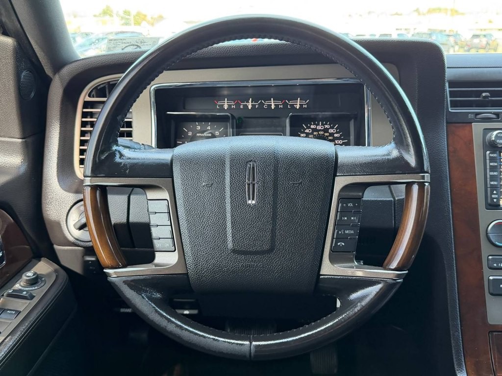 2014 Lincoln Navigator Image 22
