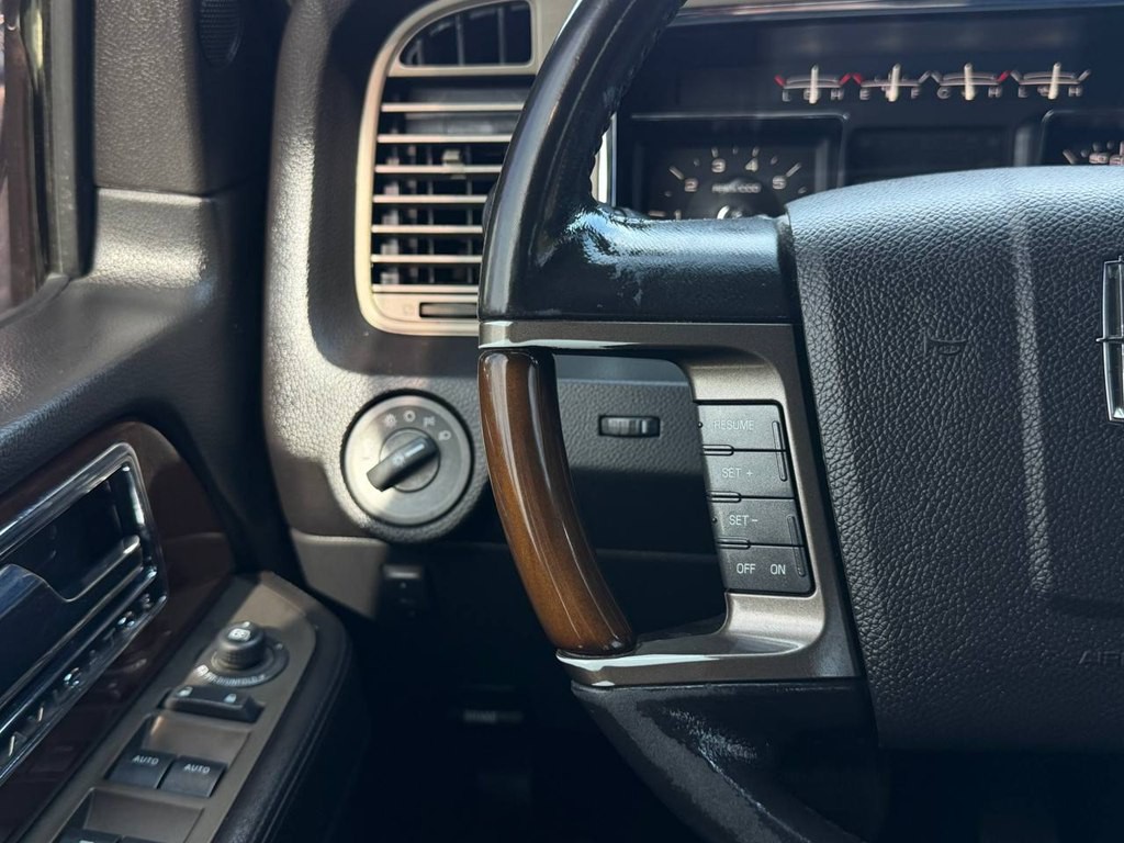2014 Lincoln Navigator Image 23