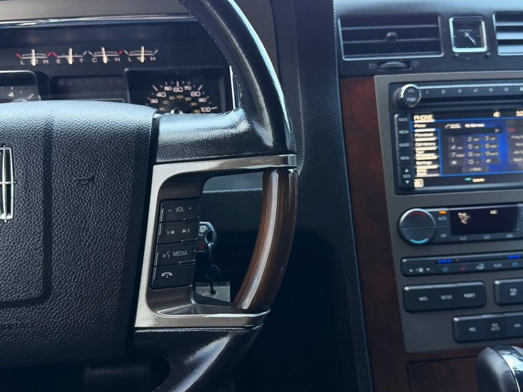 2014 Lincoln Navigator Image 24